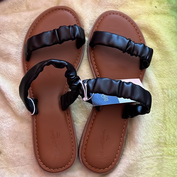 NWT Universal Thread strap sandals - Picture 2 of 4